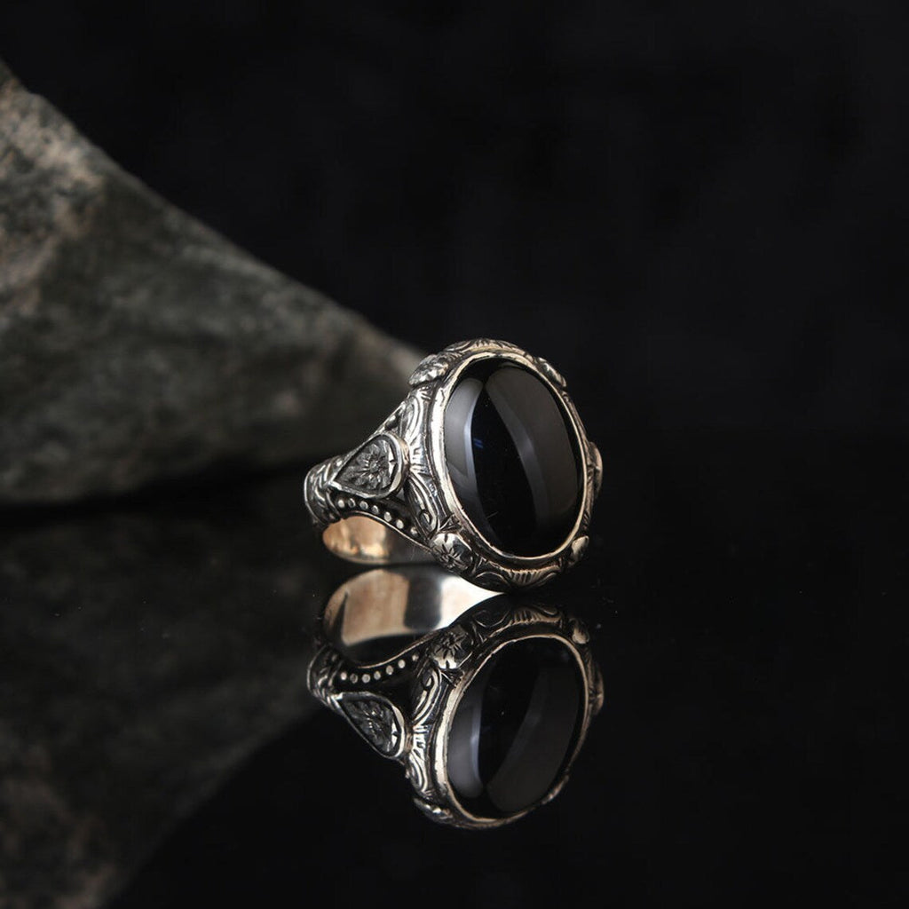 Fashionable Punk Carved Vintage Ring For Men With Black Gemstones