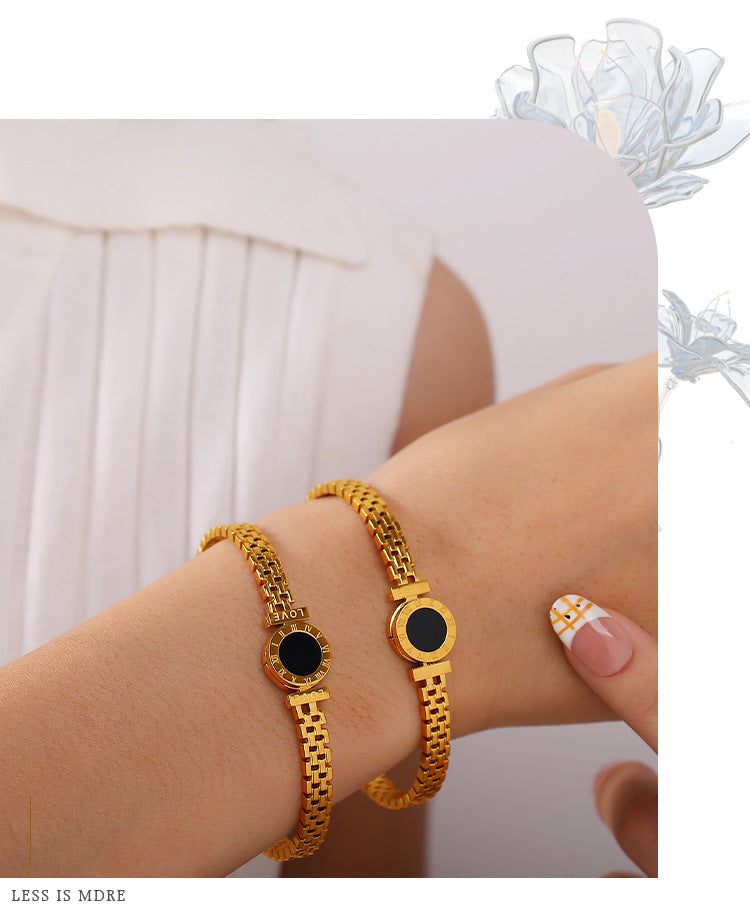 Fashionable, Versatile, Exclusive And Exquisite Wrist Accessory With Unique Style And Light Luxury. Gold Roman Numeral Black Surface Decorative Clasp Bracelet.