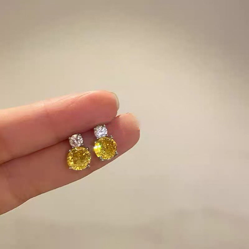 Small, gold-plated mini heart studs, perfect for minimalist daily wear.