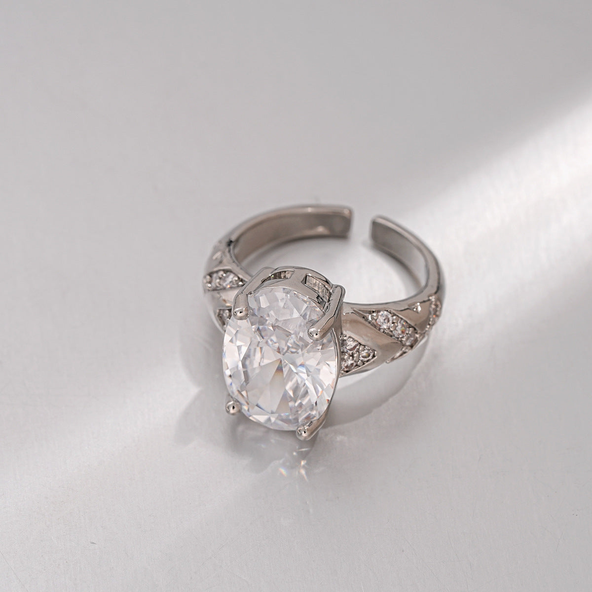 Natural Yellow Crystal Adjustable Ring S925 Silver Plated Fashion Women Finger Jewelry For Daily Dating Banquet Party Occasions