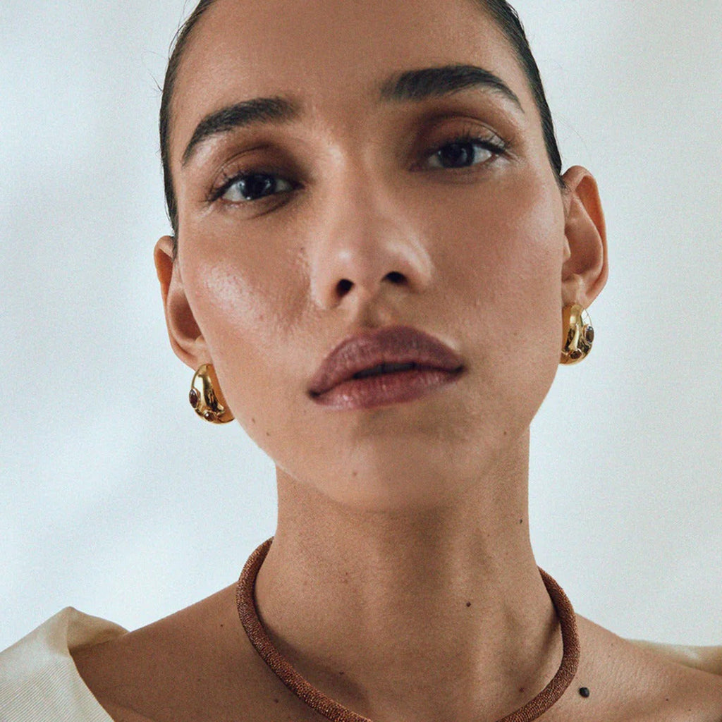 18K gold teardrop-shaped earrings inlaid with gemstones