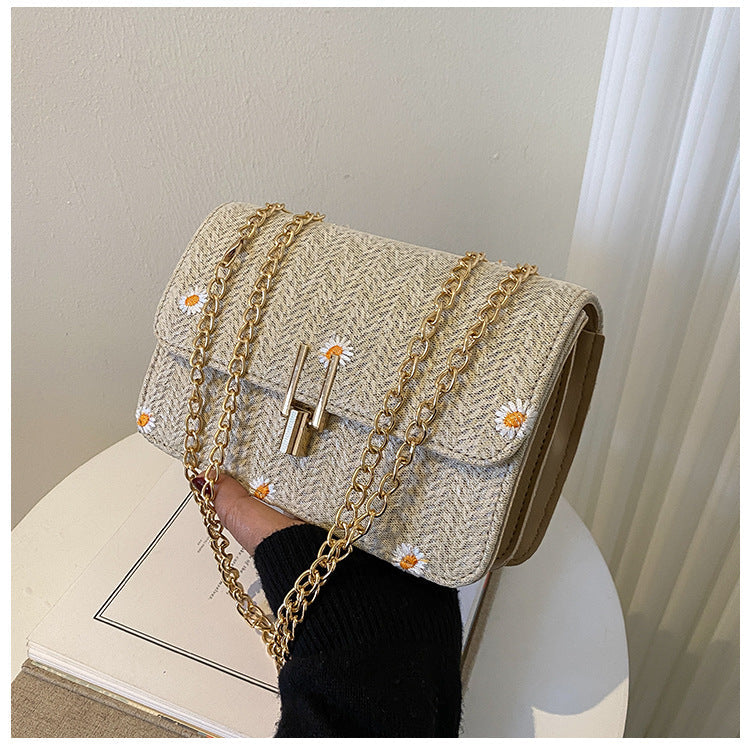 Woven Daisy Chain Crossbody Bag - Versatile Summer Shoulder Purse - Image 2