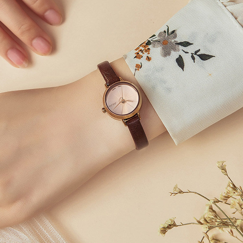 Retro Artistic Style Genuine Leather Thin Strap Compact Casual Round Quartz Watch