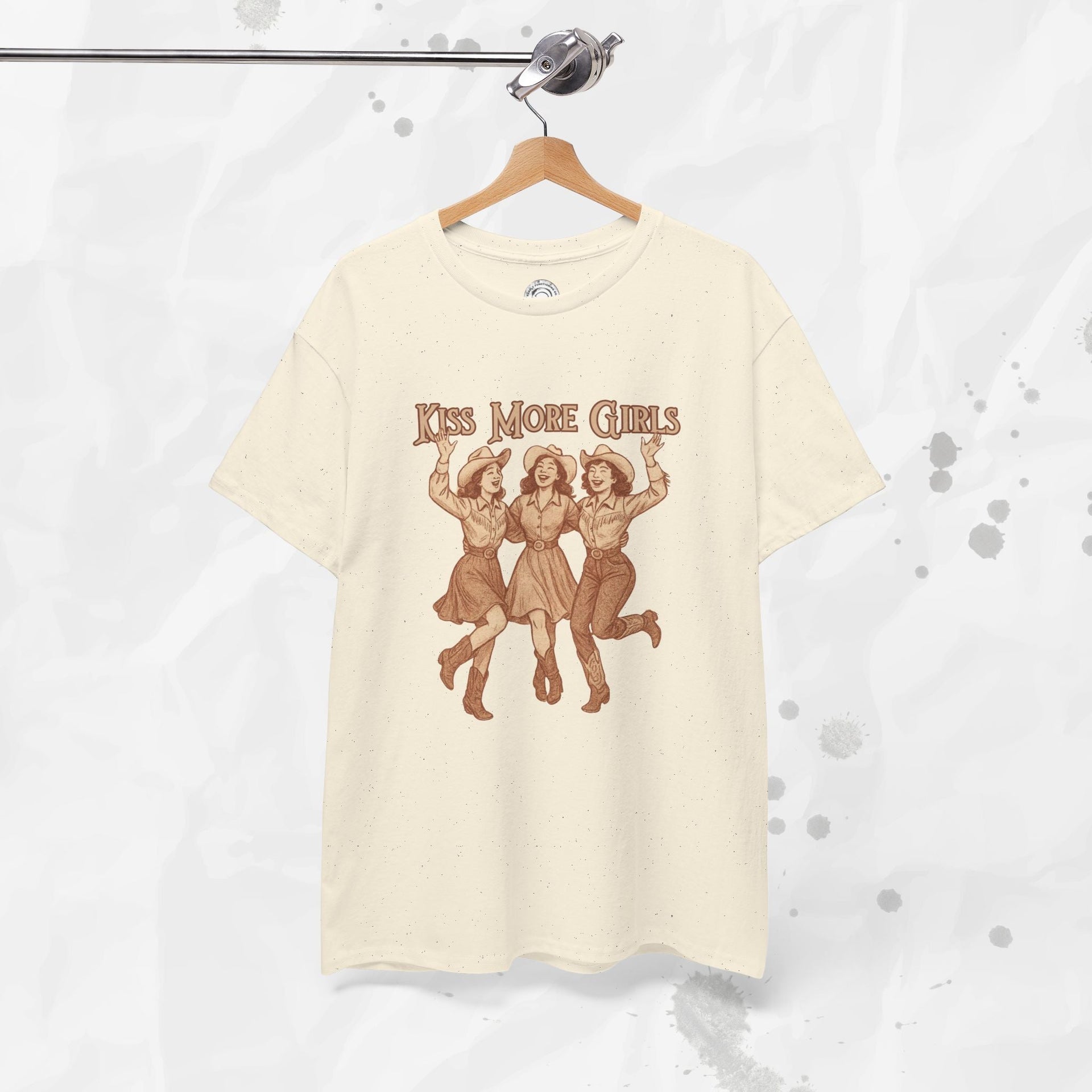 Kiss More Girls – T-Shirt