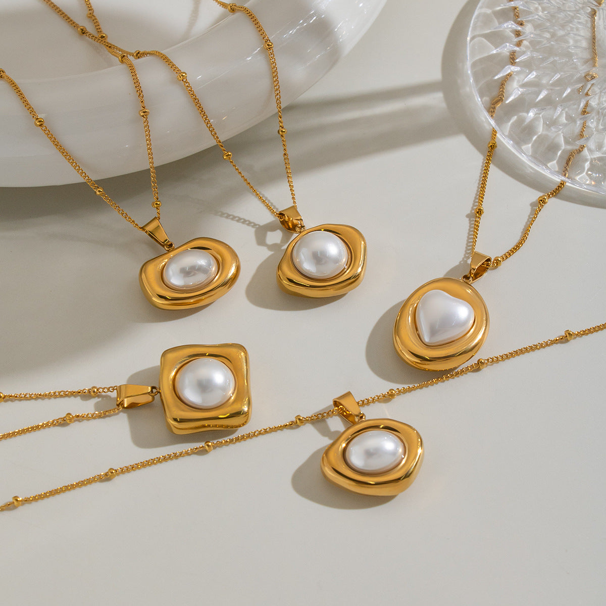 High-end Pearl Pendant Necklace In Titanium Steel With 18K Gold Plating