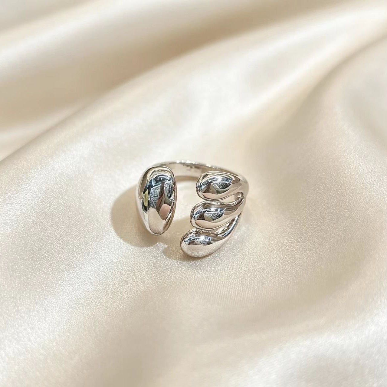 Geometric Silver Open-Ring Handcrafted Light-Luxury Design