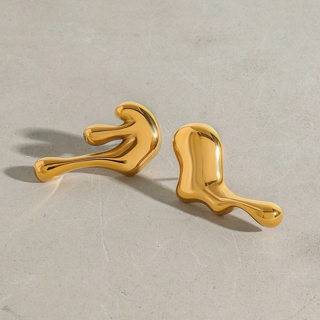 18K gold lava-shaped earrings with unique and simple design