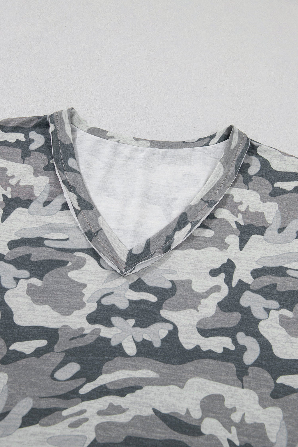 Nala Print Raw Edge V-Neck Tee in Grey and White