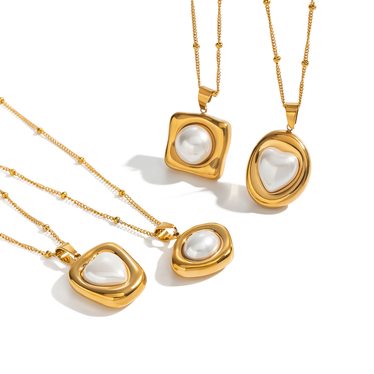 High-end Pearl Pendant Necklace In Titanium Steel With 18K Gold Plating