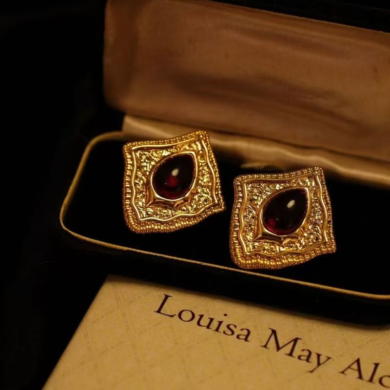 Vintage Red Stone Baroque Earrings – Gold Tone Studs