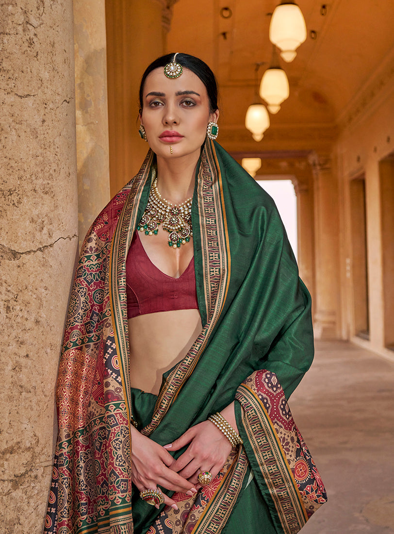 Green Silk Blend Contemporary Saree with Paisley Print