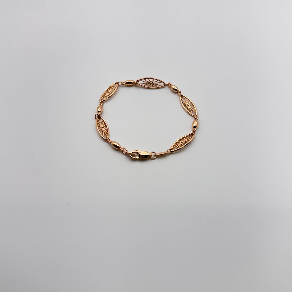Elegant Rose Gold Filigree Bracelet - Hypoallergenic Stainless Steel Marquise Link Design