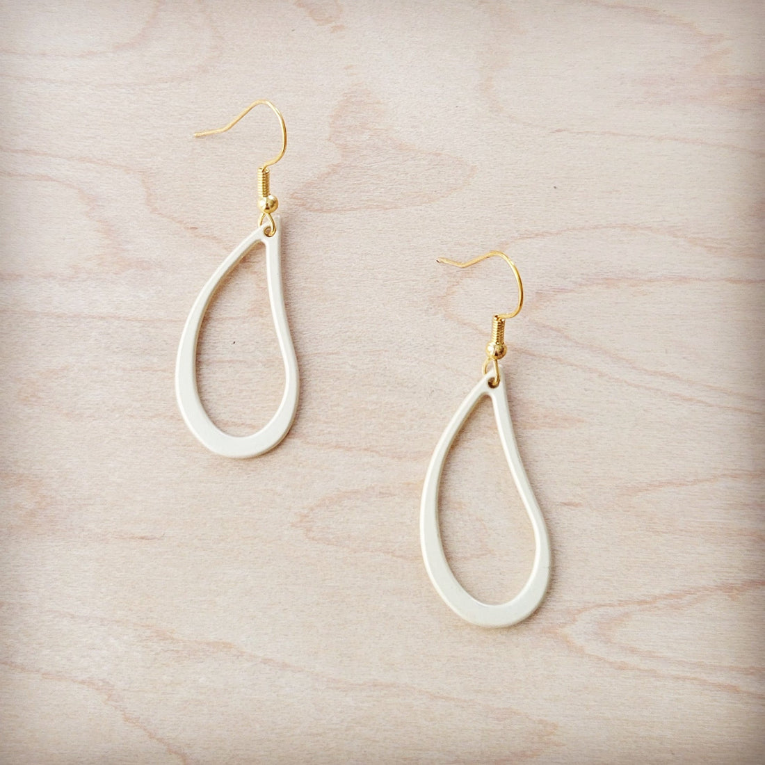 **Matte Gold Teardrop Earrings 200f