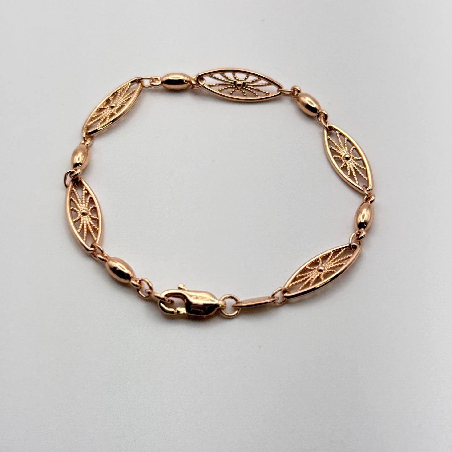 Elegant Rose Gold Filigree Bracelet - Hypoallergenic Stainless Steel Marquise Link Design