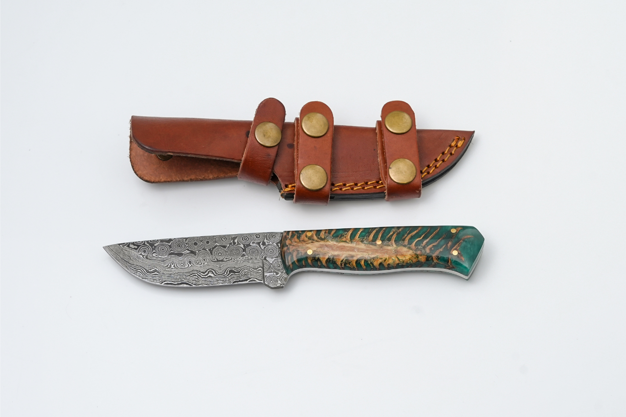 Damascus Steel "Titan Gecko" Fixed Blade Knife with Forest Green Pine Cone Scales Resin Handle - TK-444