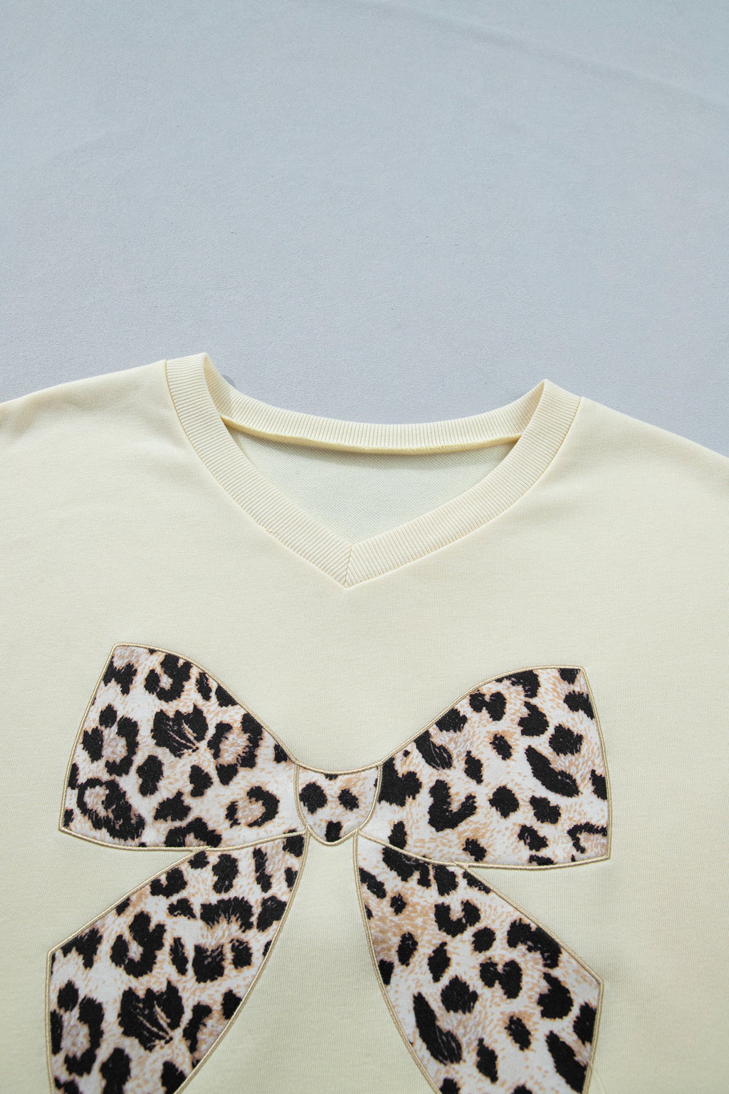 Leopard Bow Patch V-Neck Tee and Drawstring Shorts Set - Image 4