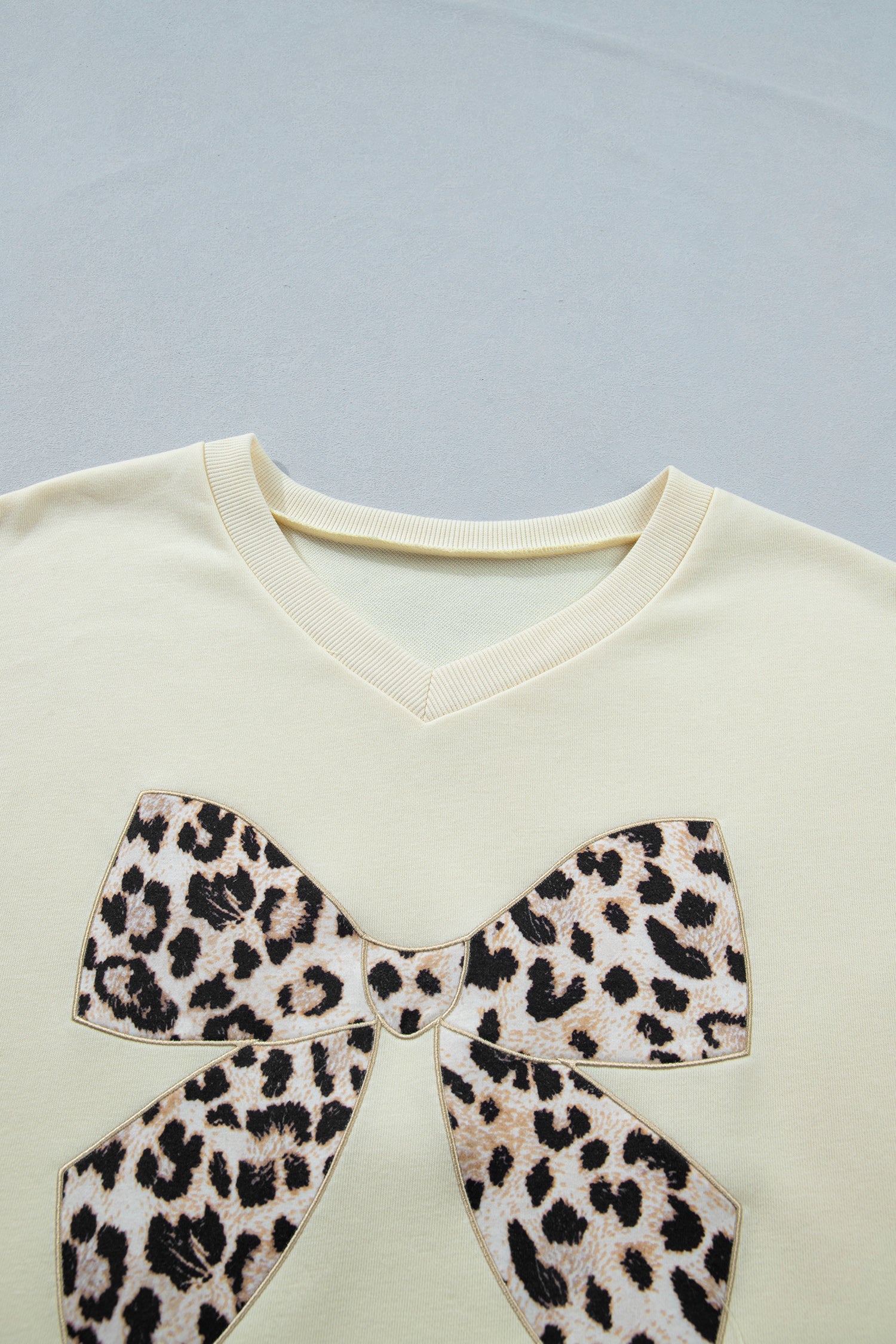 Leopard Bow Patch V-Neck Tee and Drawstring Shorts Set - Image 4