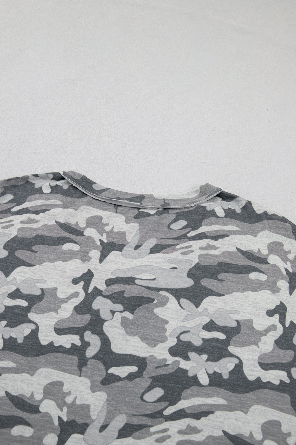Nala Print Raw Edge V-Neck Tee in Grey and White