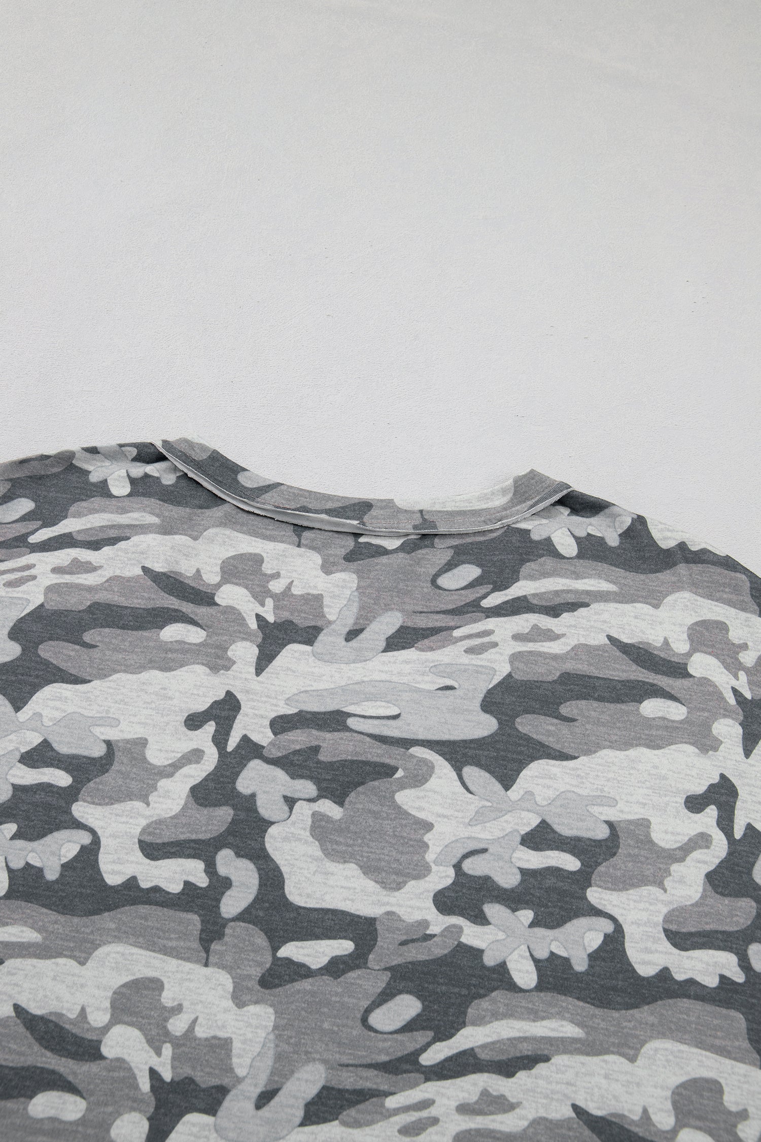 Nala Print Raw Edge V-Neck Tee in Grey and White
