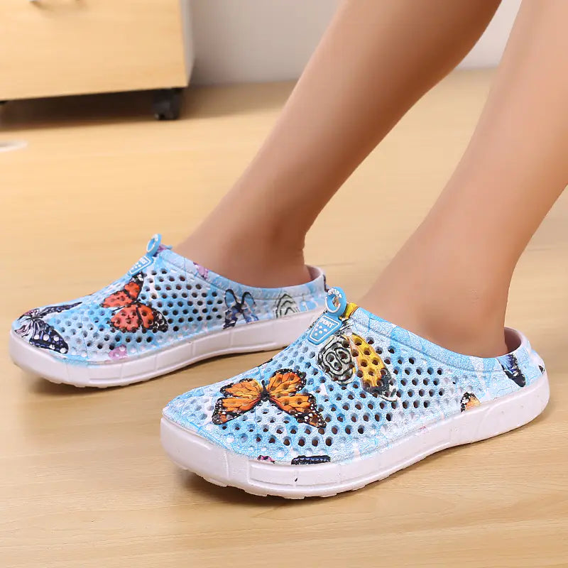 Women Summer Butterfly Print Clogs Lightweight Beach Shoes - Image 3