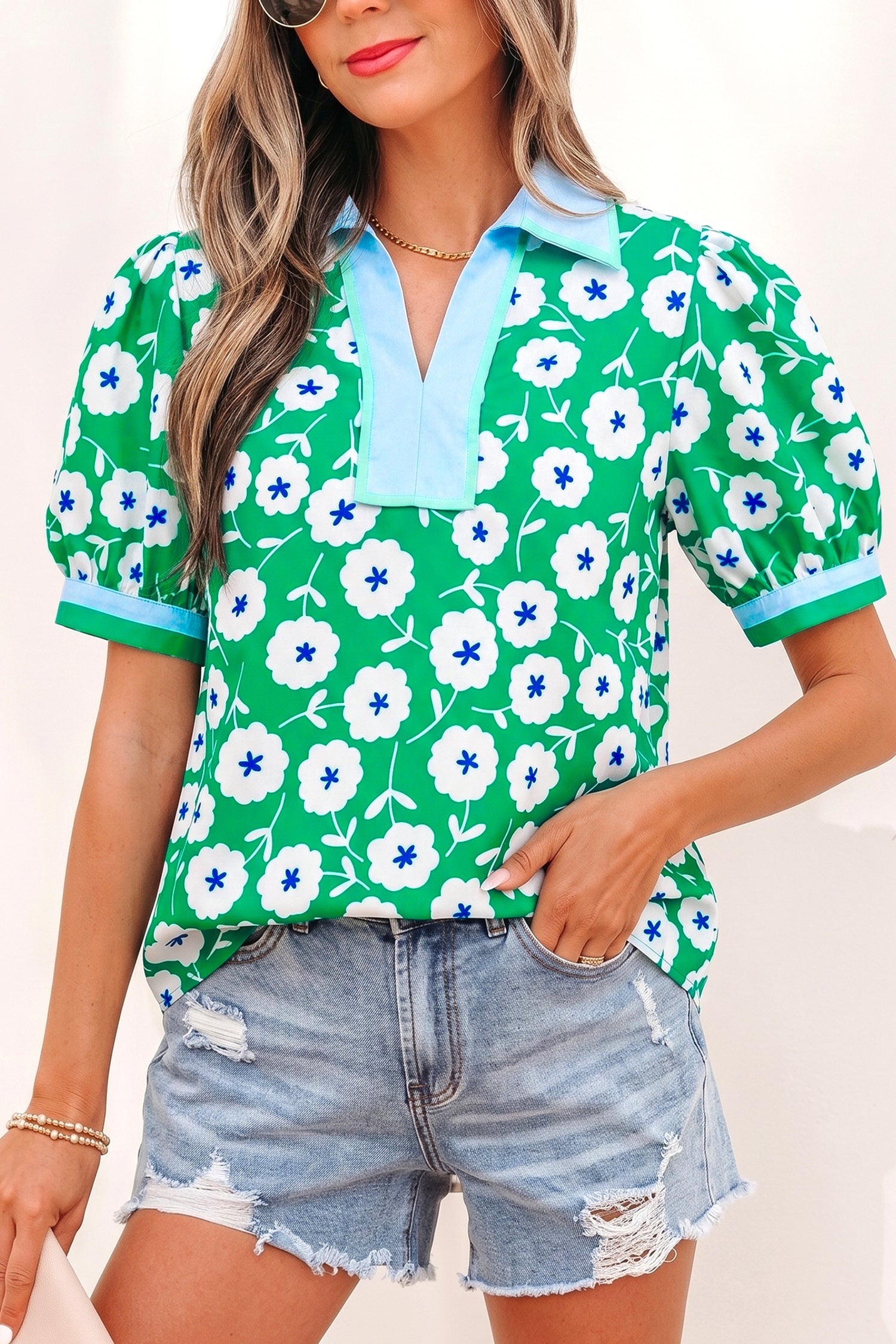 Short sleeve floral blouse with white daisies and light blue collar detail