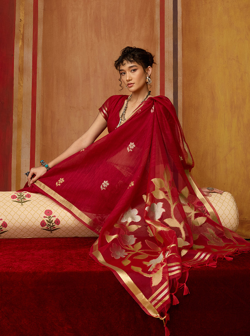Red Silk Blend Woven Saree with Unstitched Blouse Piece