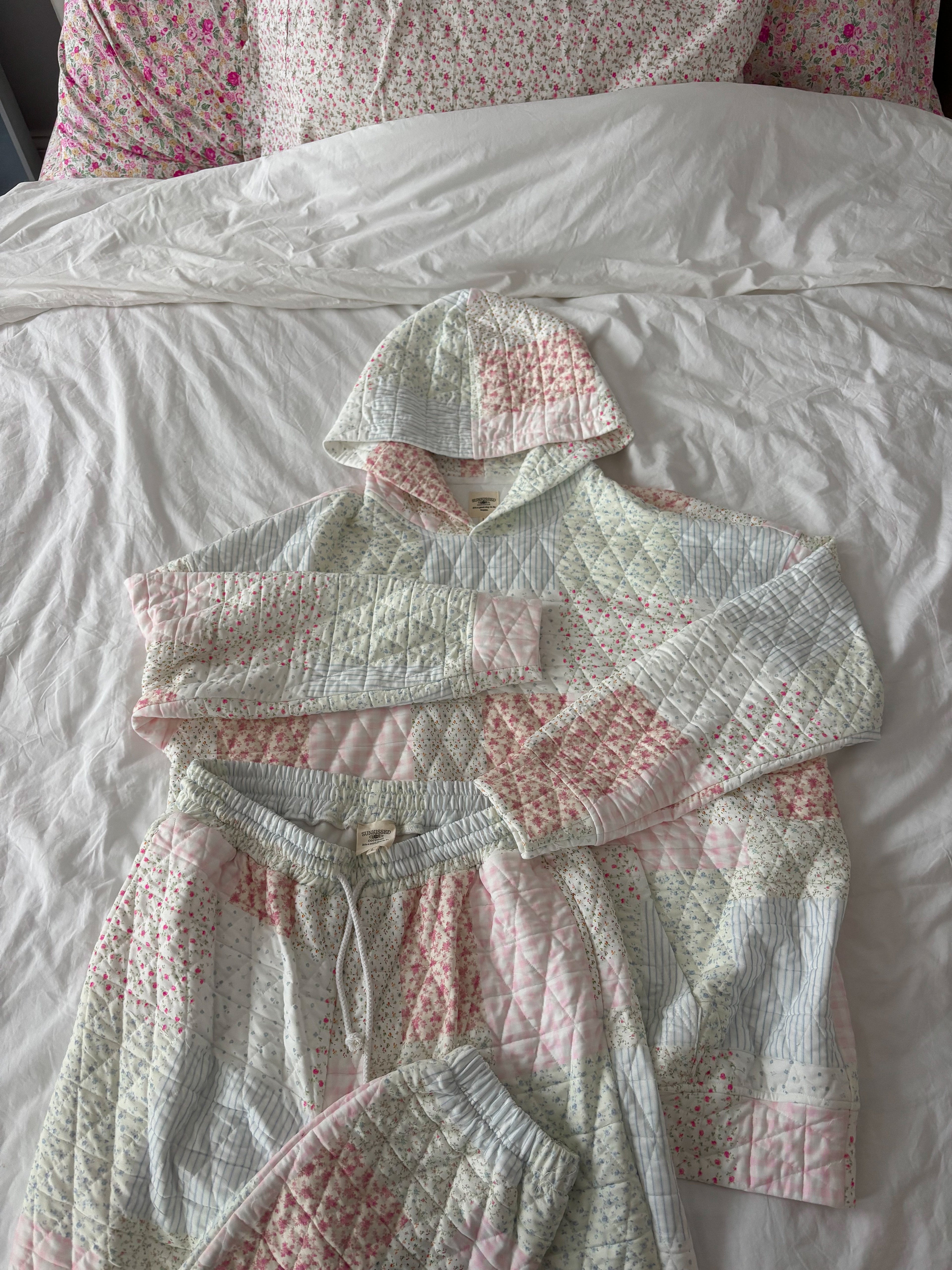 Quilted Pastel Hoodie: Cozy Unisex Pullover for Everyday Style