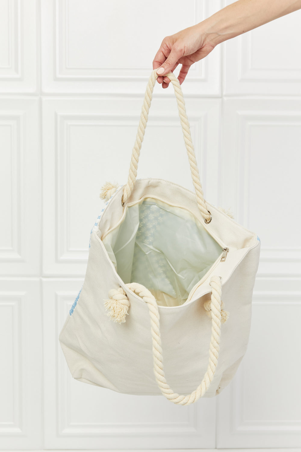 Justin Taylor Picnic Date Tassel Tote Bag - Nautical
