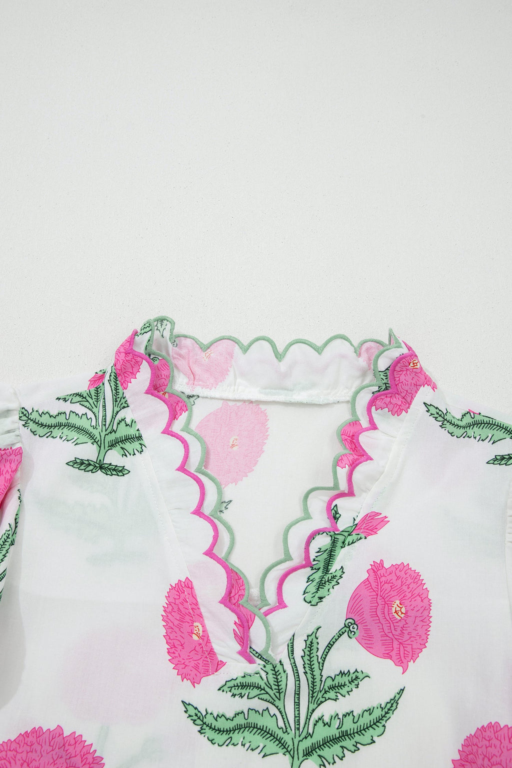 Wild Flower Contrast Trim Scallop Short Sleeve Blouse