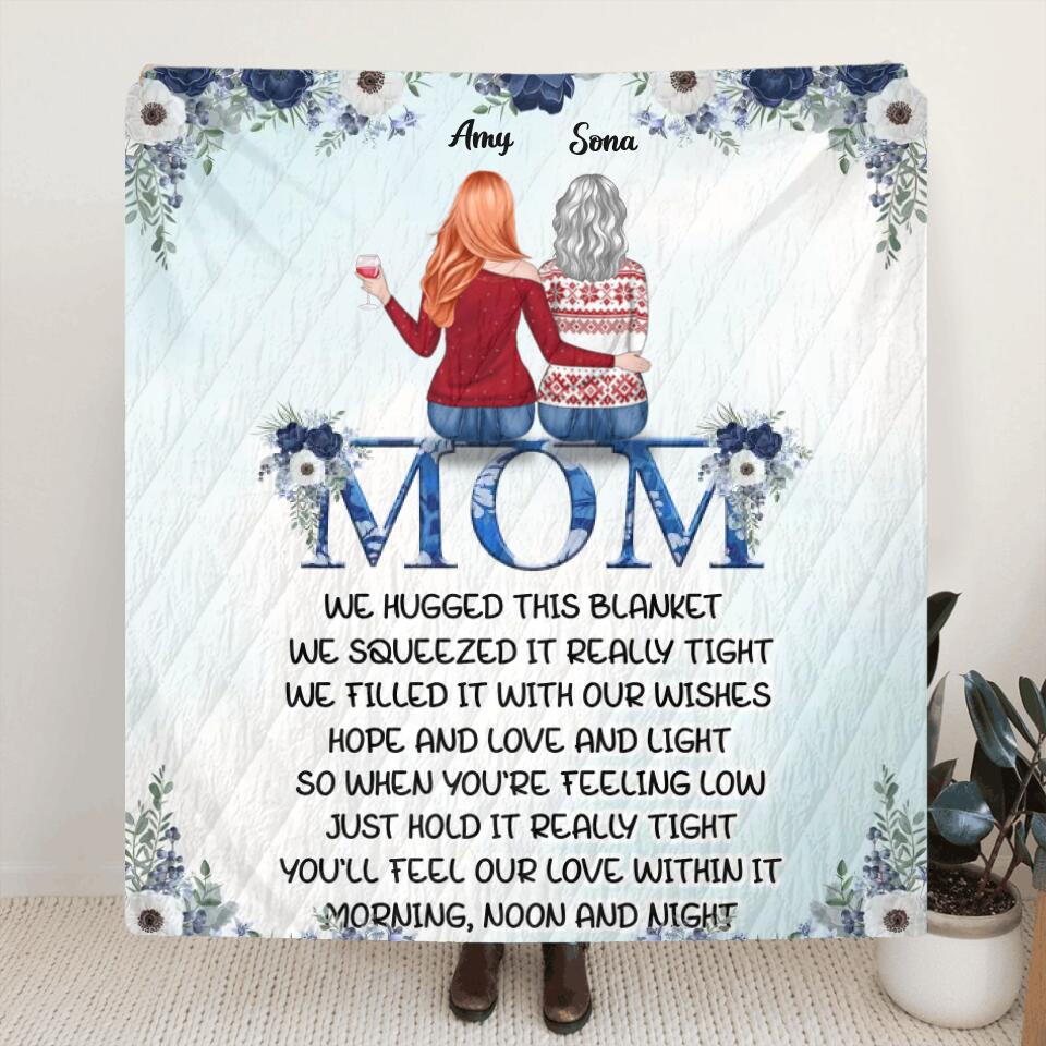 Personalized Mom & Daughters Fleece Throw Blanket/Quilt - Gift Idea For Mom From Daughter With Up To 5 Members - We Hugged This Blanket