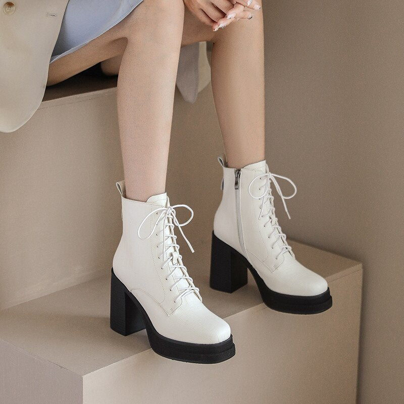 Women's Retro Fashion Embossed Chunky Heel Ankle Boots - Image 3