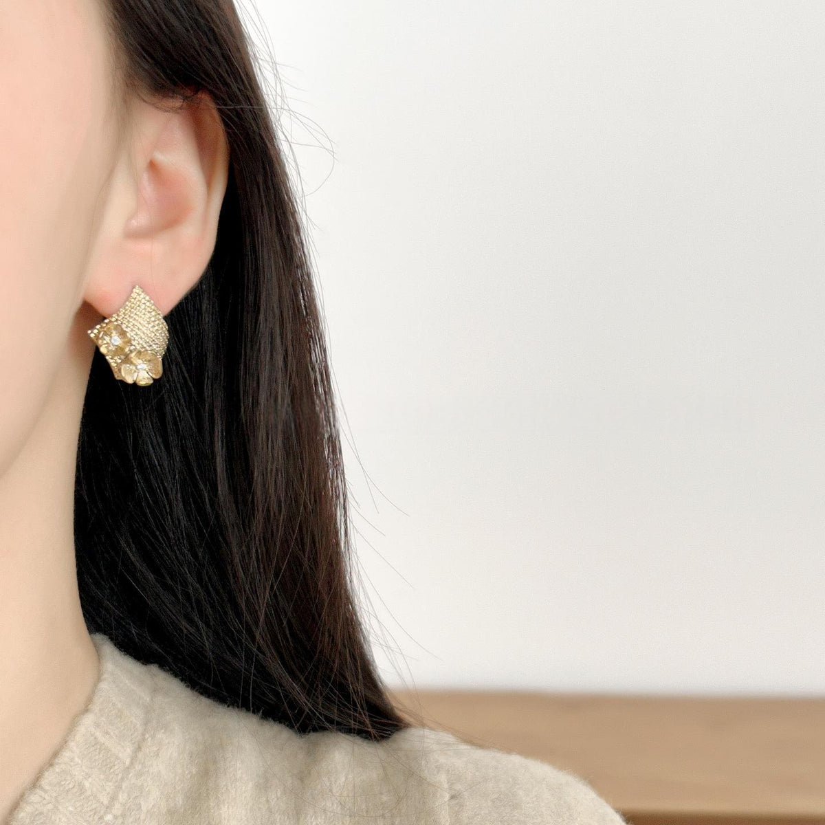 Hollow-out Diamond-shaped Flower Earrings For Women
