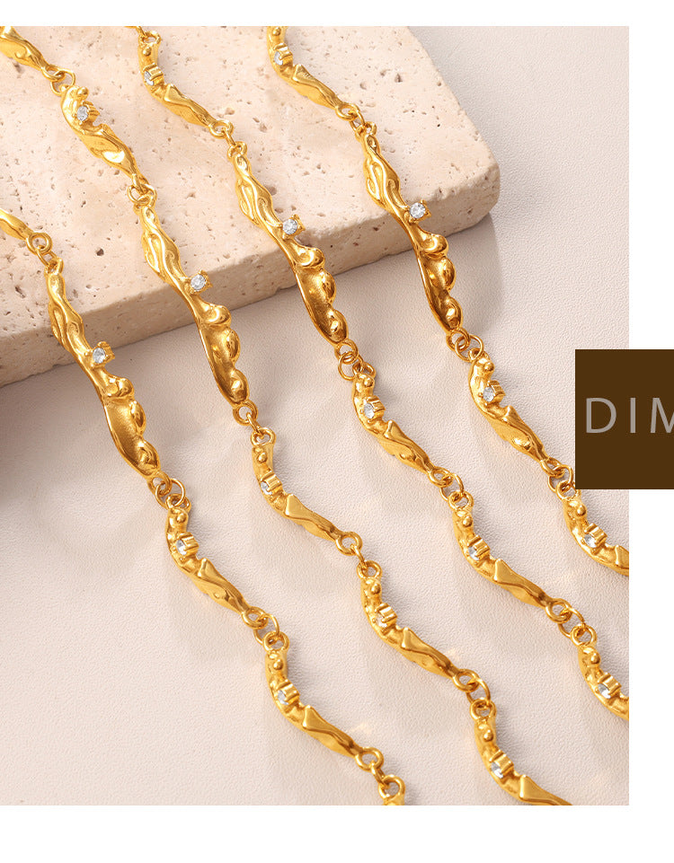 Gold Texture Hollowed-out Hand Accessory With Retro Texture, Niche Design, With Tiny Diamond Inlays, Adjustable Bracelet