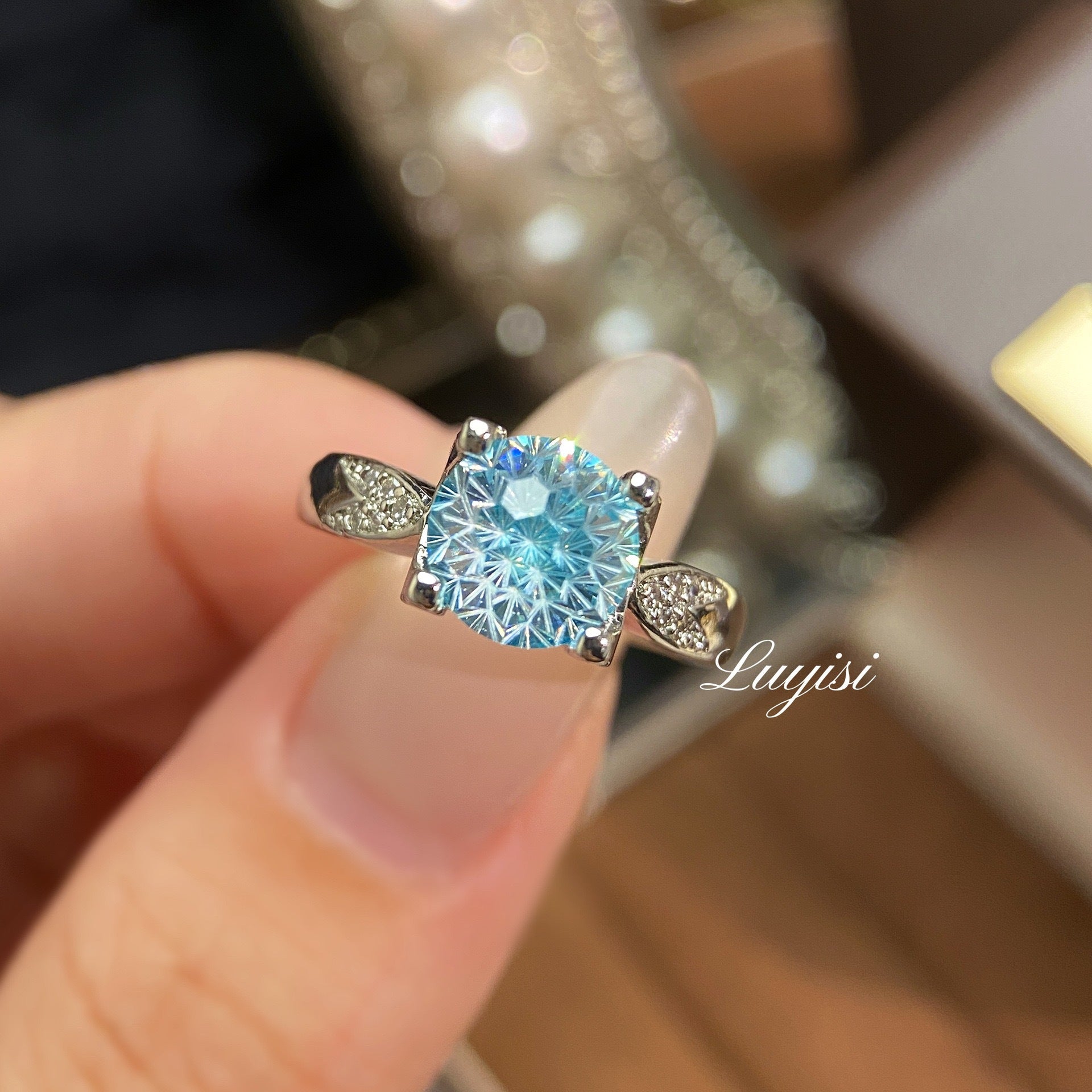 Luxury Shiny Paraiba Firework Cut Ring For Women, High Carbon Diamond Swallowtail Bullhead Setting Engagement Ring