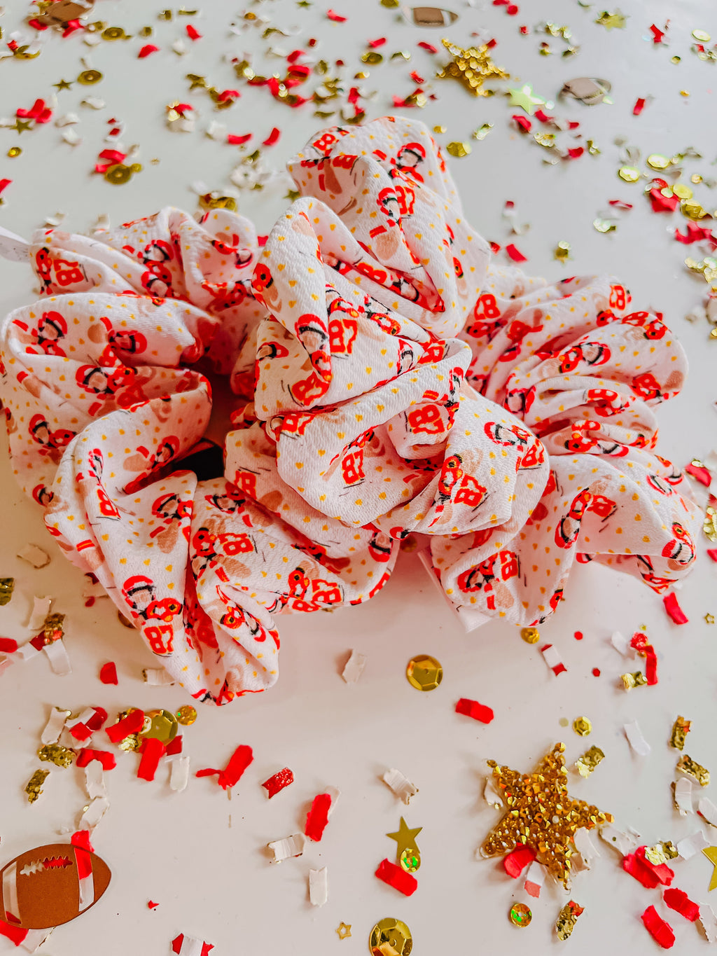 87 Heart Hands Oversized Scrunchy R2S