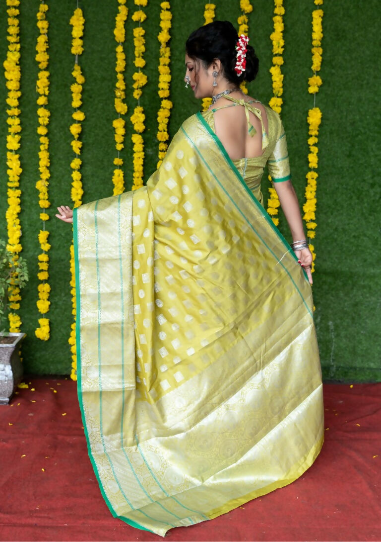 Women's Green Soft Handloom Silk Saree with Zari Woven Border
