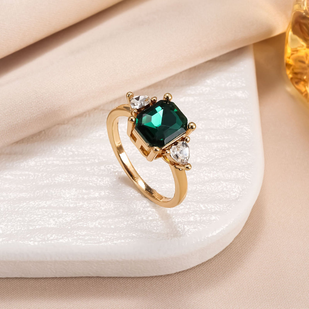 Retro Ring With Square Green Gemstone Setting