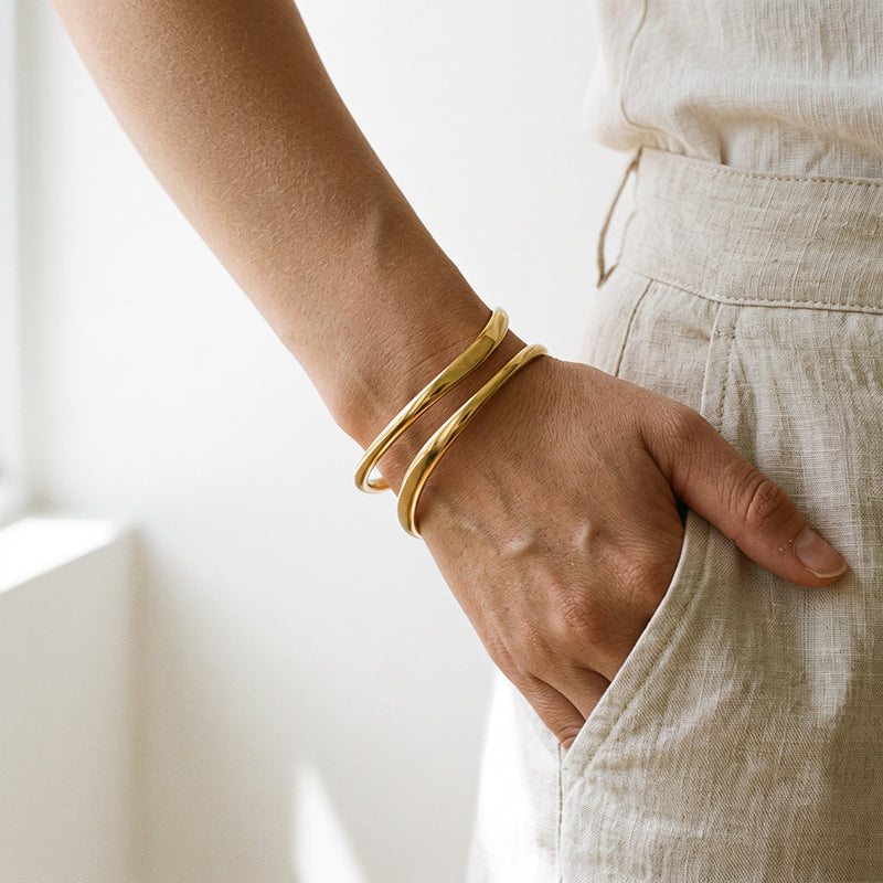 Fashionable High-quality Stainless Steel Geometric Hollow Bracelet