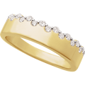 L’Allure Élégante Diamond Pavé Band Ring