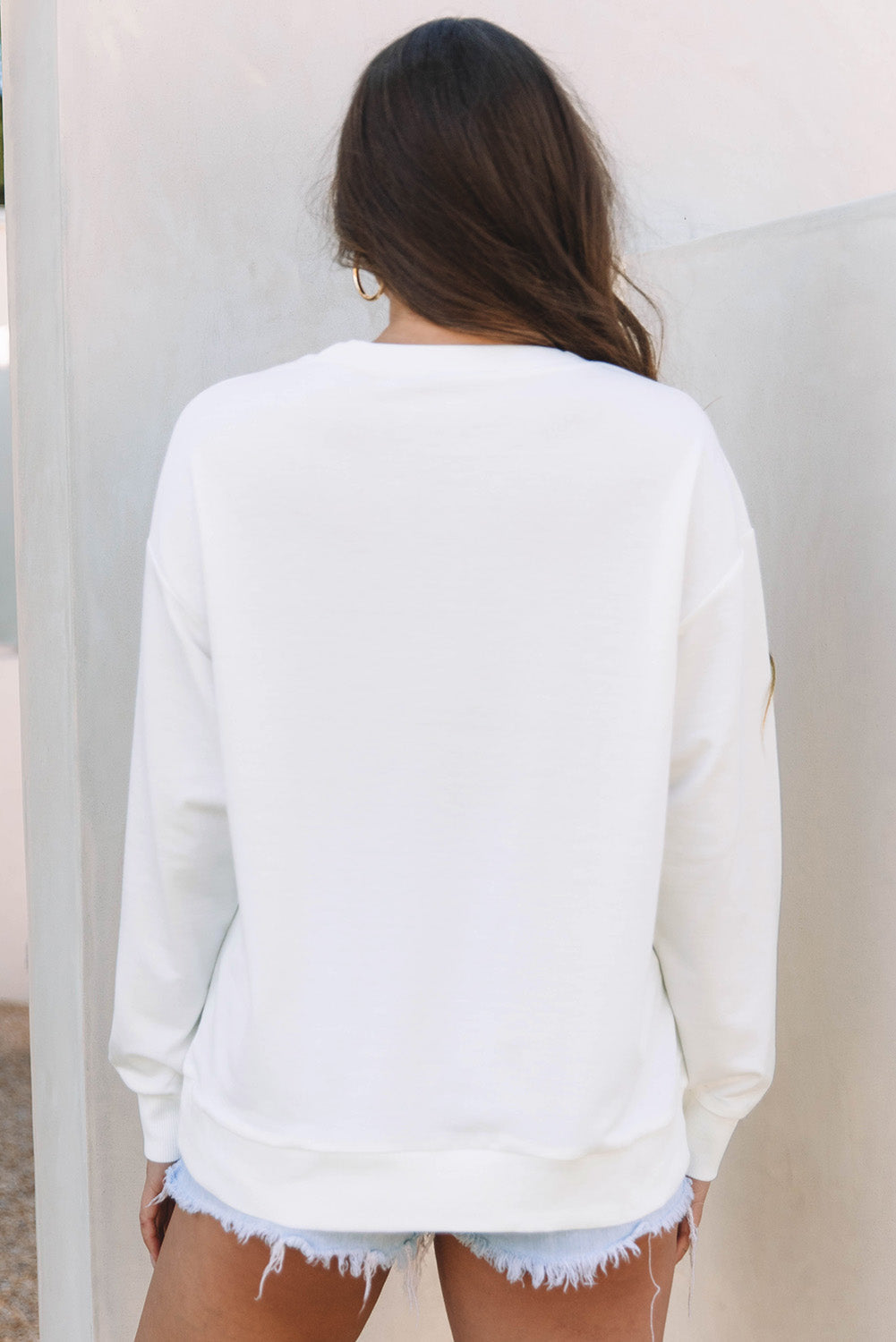 White Oversized Sweatshirt with Pink Sequin Bowknot Detail - Image 3