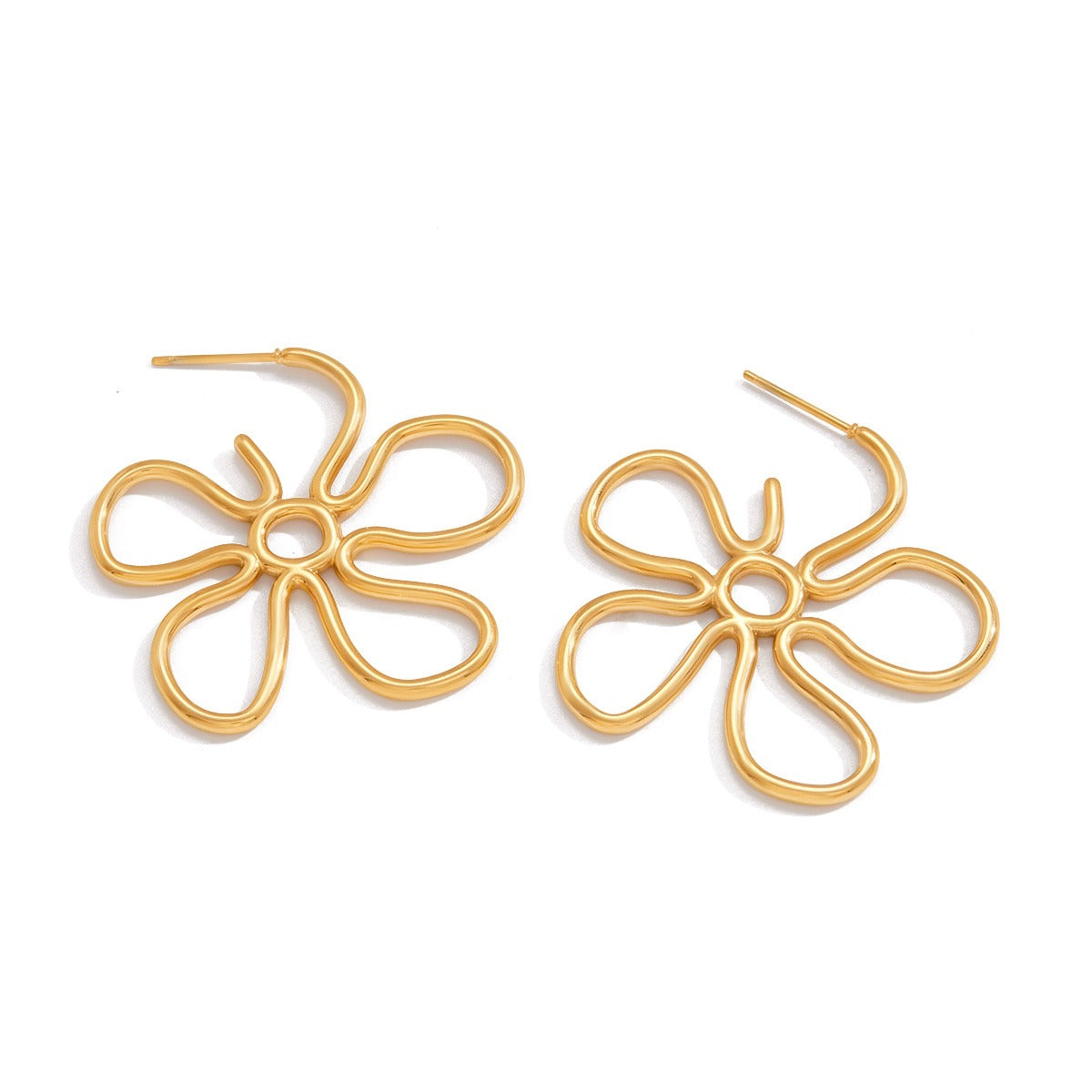 Delicate 18K gold-plated flower-shaped stud earrings in titanium steel.