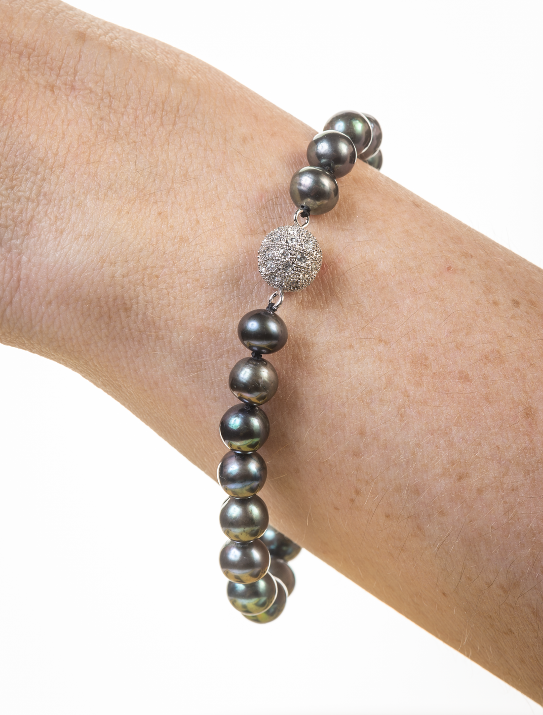 Freshwater Cultured Pearl Bracelet with Sparking Crystal Clasp - Image 4