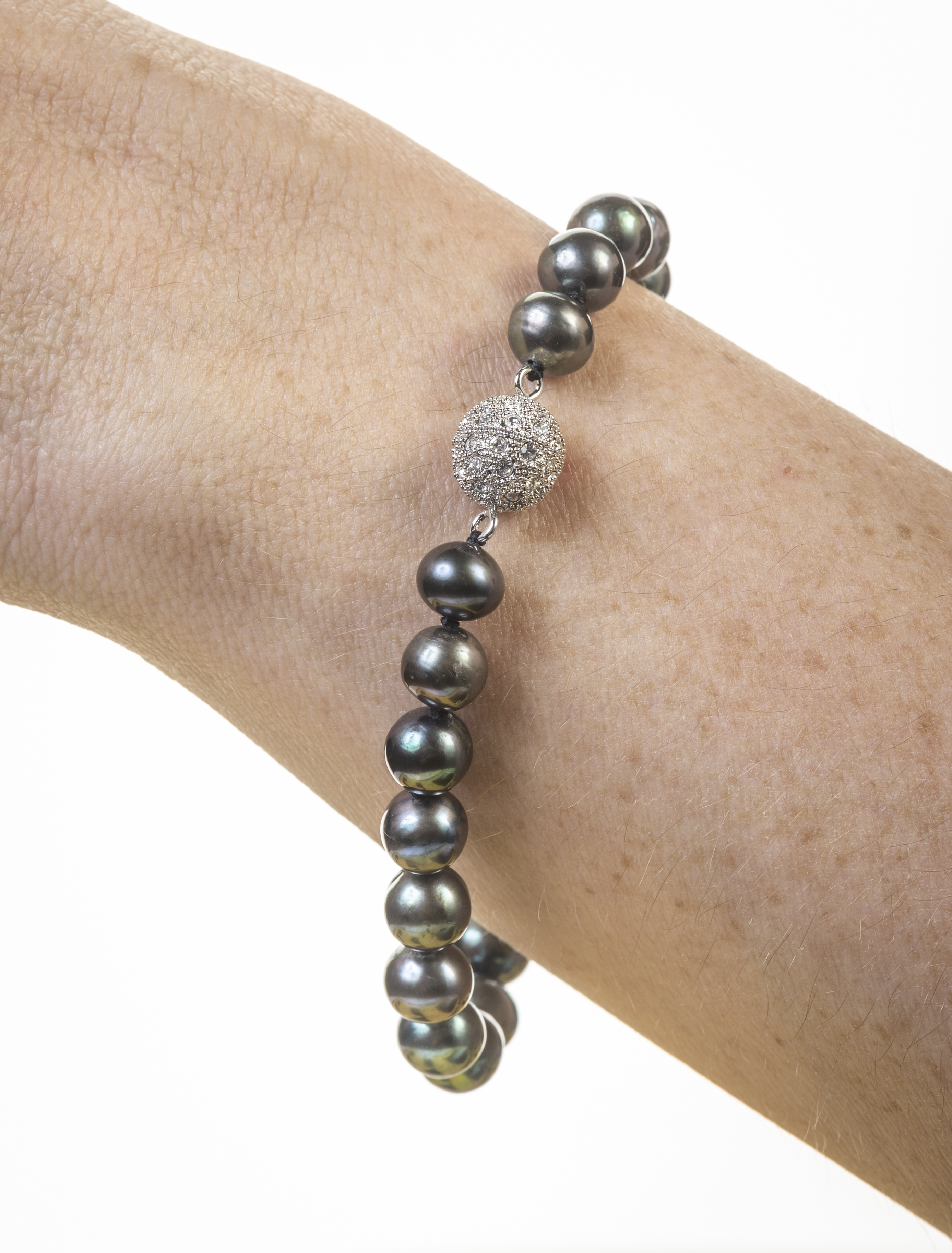 Freshwater Cultured Pearl Bracelet with Sparking Crystal Clasp - Image 4