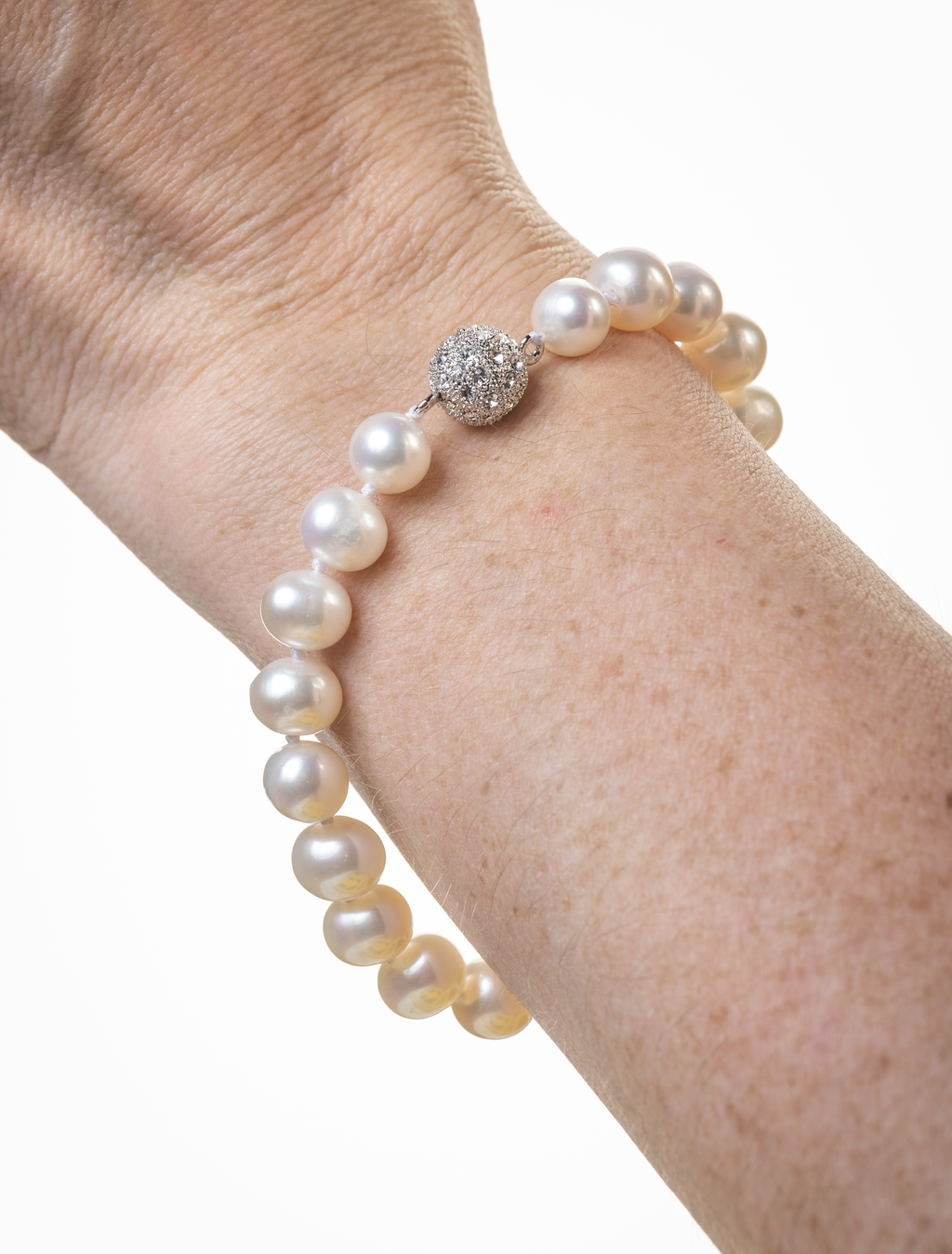 Freshwater Cultured Pearl Bracelet with Sparking Crystal Clasp - Image 7
