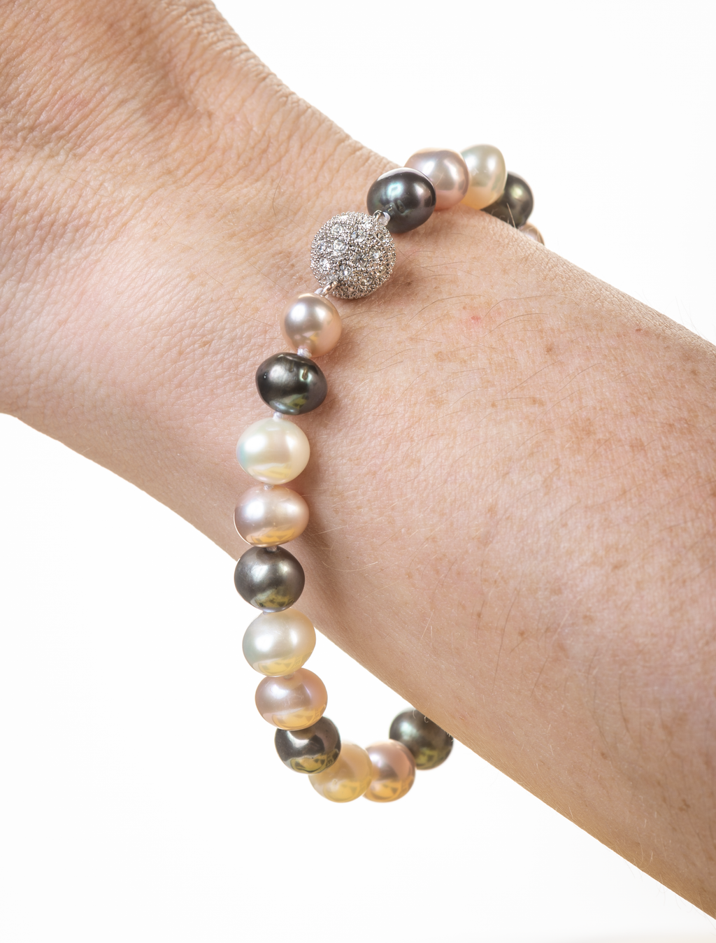 Freshwater Cultured Pearl Bracelet with Sparking Crystal Clasp - Image 10