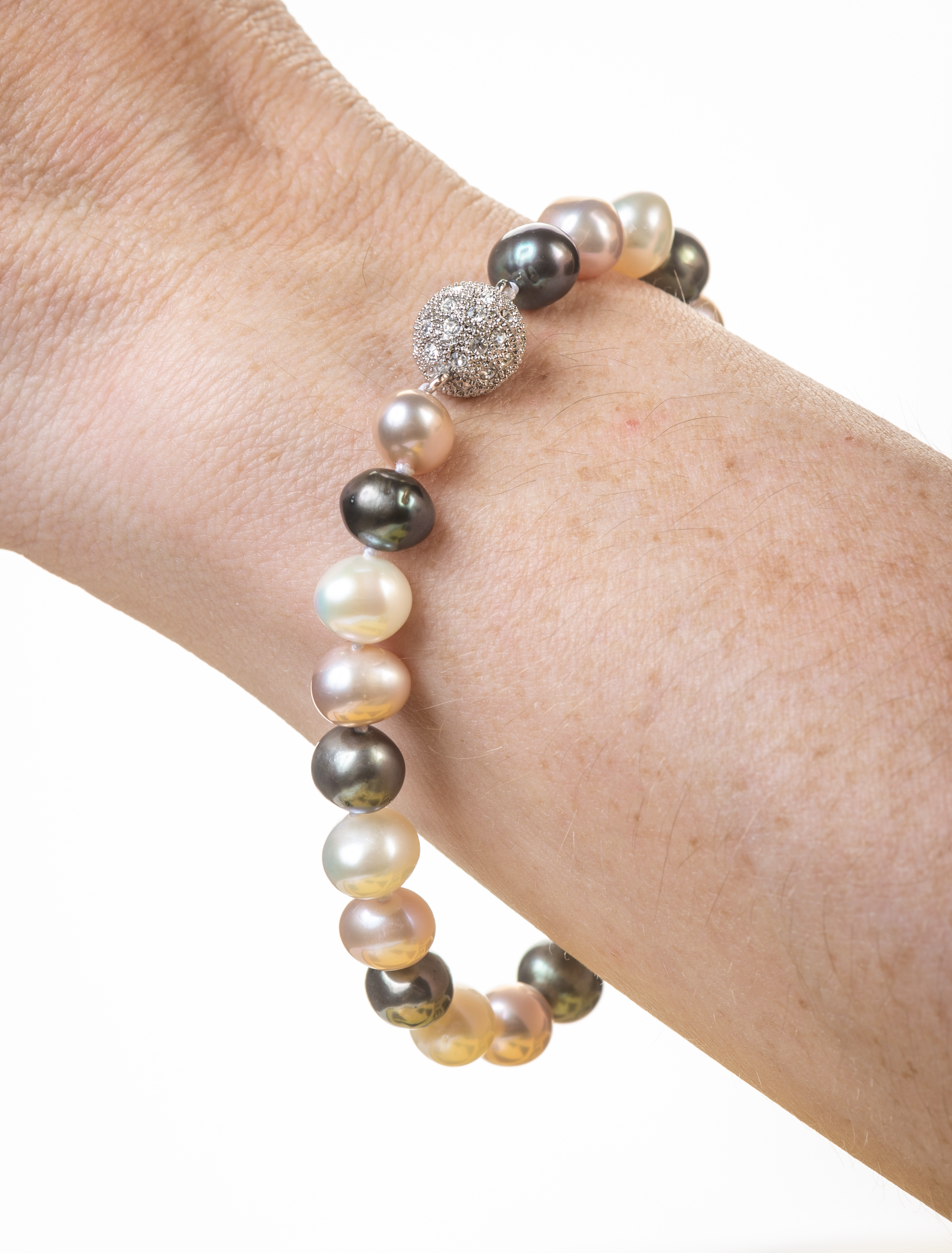 Freshwater Cultured Pearl Bracelet with Sparking Crystal Clasp - Image 10