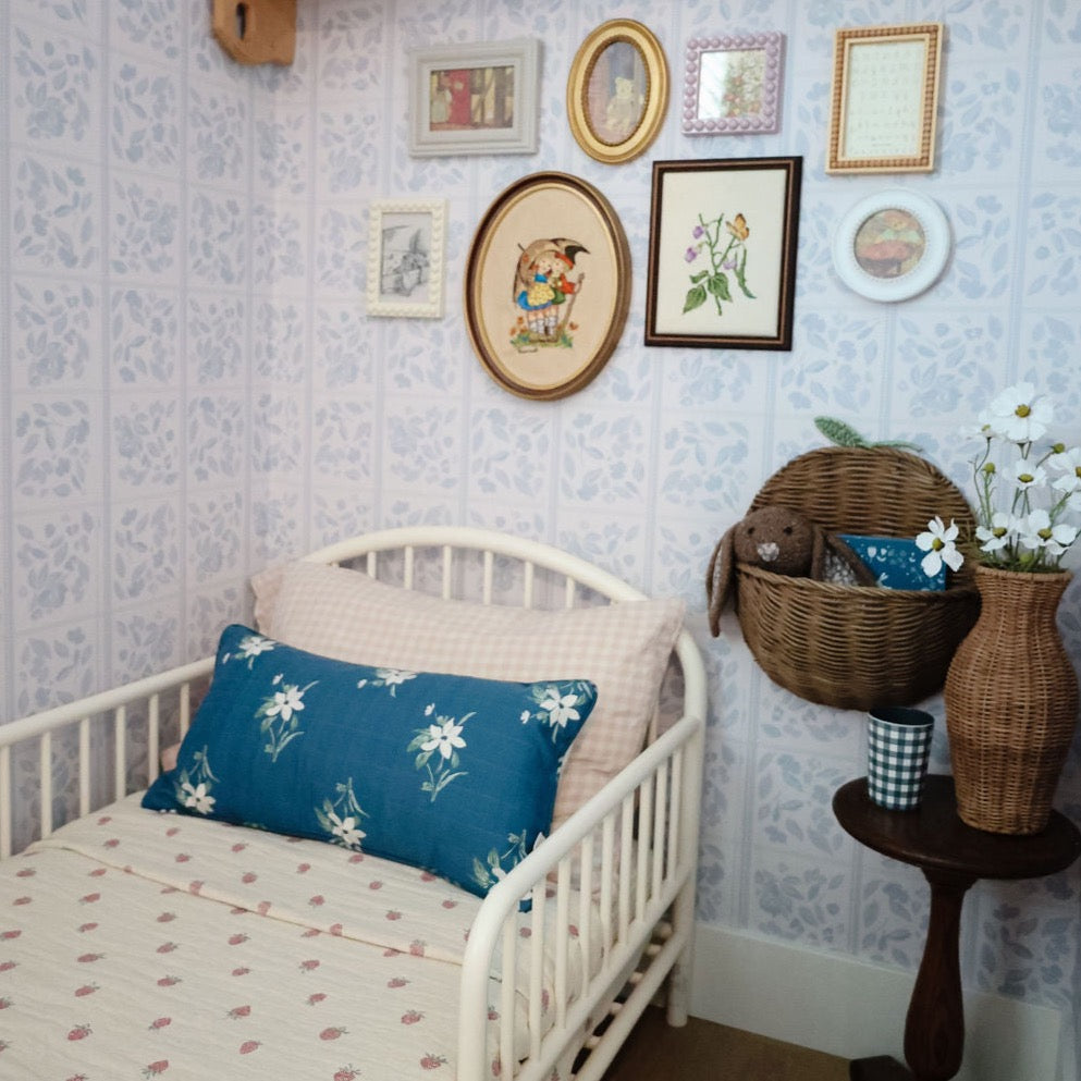 Francine Vintage-Inspired Floral Wallpaper - Light Blue & White