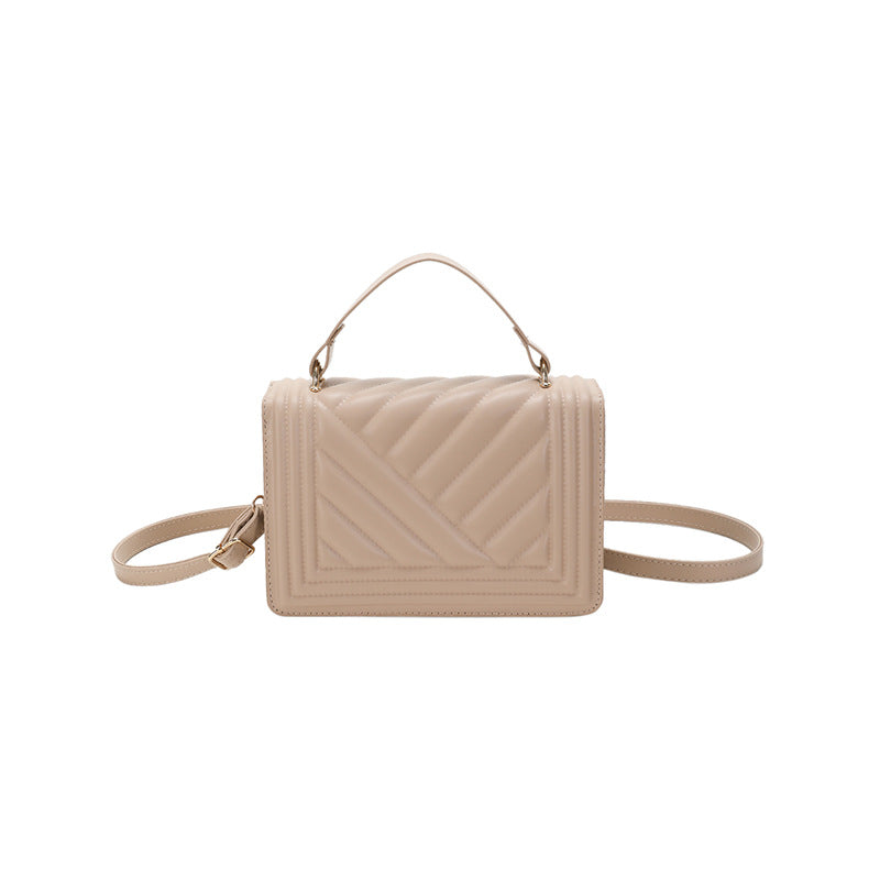 Quilted Chain Crossbody Bag with Daisy Detail, Elegant Shoulder Bag