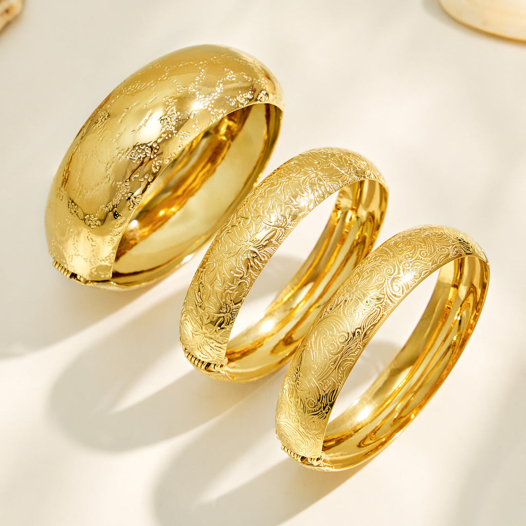 Geometric Multi Heart Charm Bangle 18K Gold Plated Stainless Steel Fashion Women Hand Jewelry For Daily Dating Party Occasions