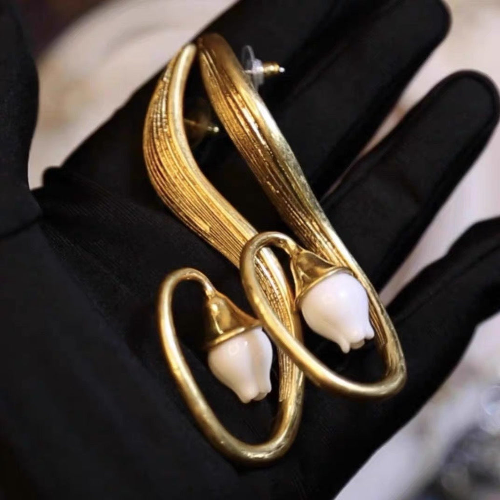 Womens Retro Exaggerated Three-dimensional Earrings